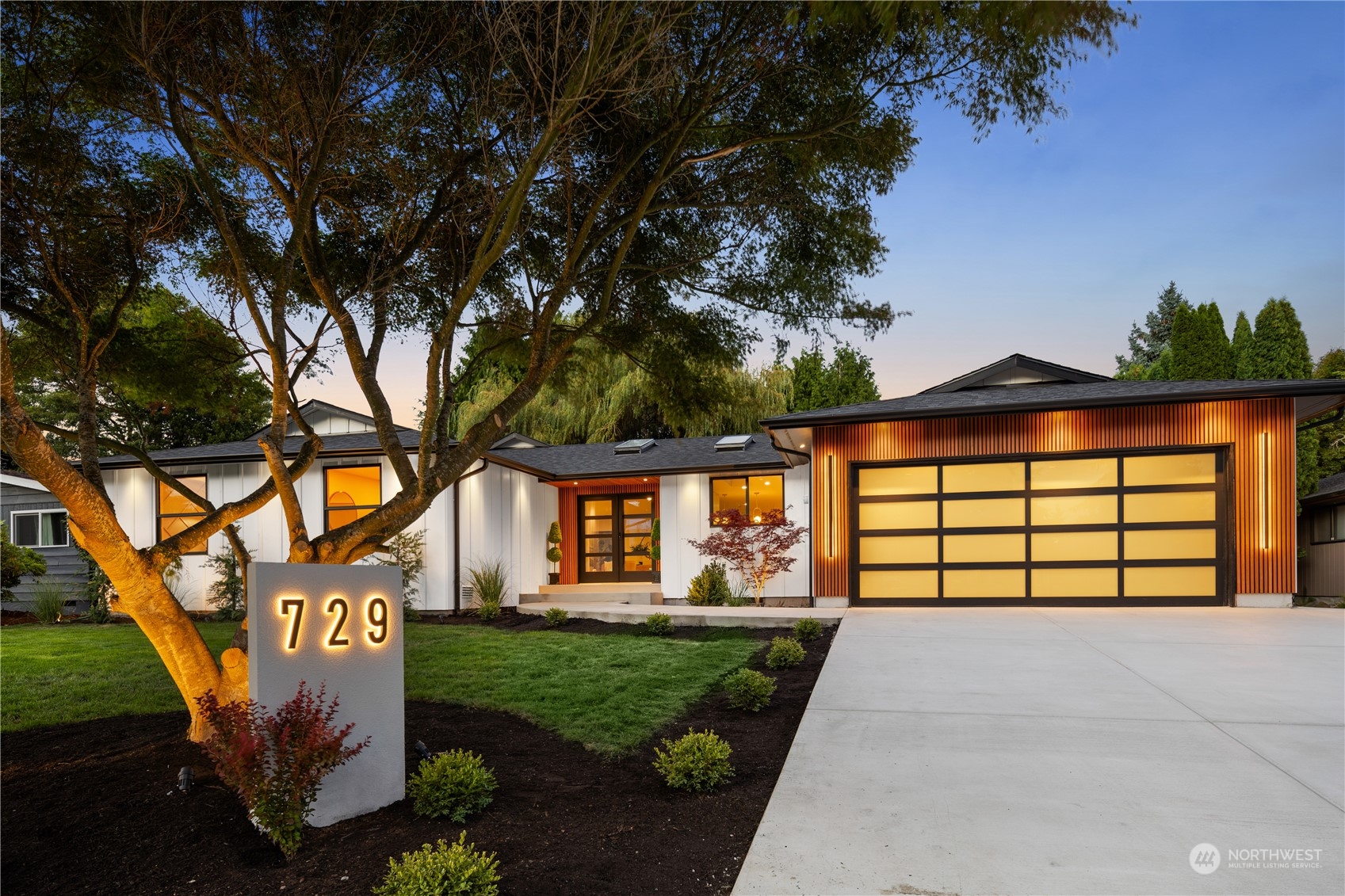Locust Ln, Tacoma, WA 98406