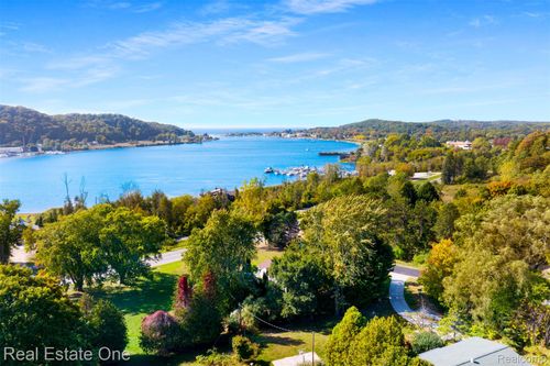 457 Lake St, Frankfort, MI, 49635-9740 | Card Image