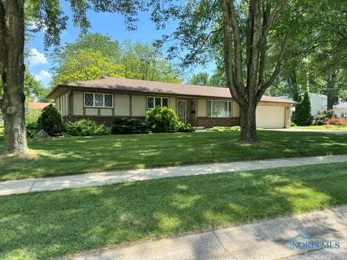 400 Hickory Ln, Waterville, OH, 43566-1117 | Card Image