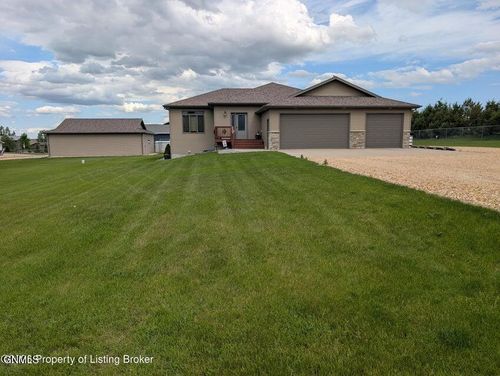3686 115l Ave Sw, Dickinson, ND, 58601-8713 | Card Image