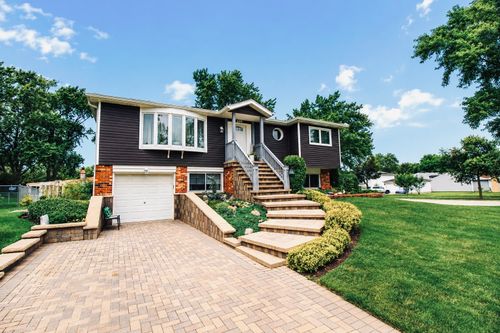 500 Redwood Ln, Schaumburg, IL, 60193-2749 | Card Image