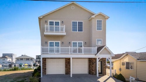 421 W 19th Ave, North Wildwood, NJ, 08260-2629 | Card Image