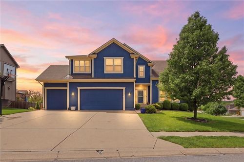 1217 Hampton Dr, Raymore, MO, 64083-8384 | Card Image