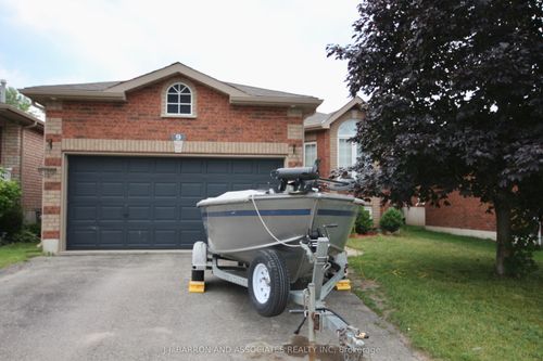 lower-9 Seline Cres, Barrie, ON, L4N0Y6 | Card Image
