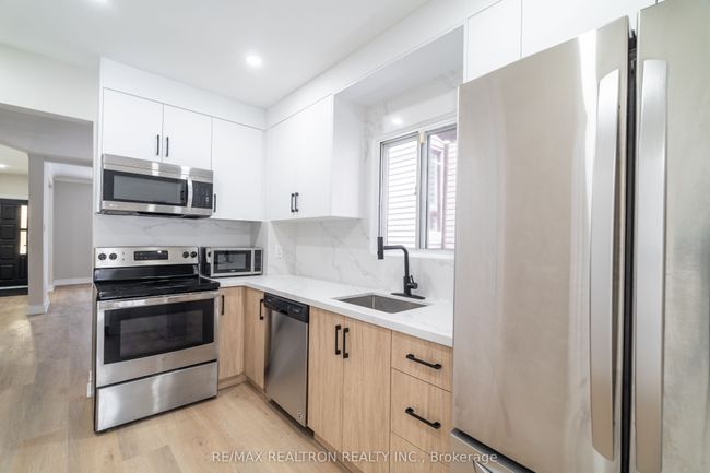 1181 Dovercourt Rd, House other with 5 bedrooms, 3 bathrooms and null parking in Toronto ON | Image 9
