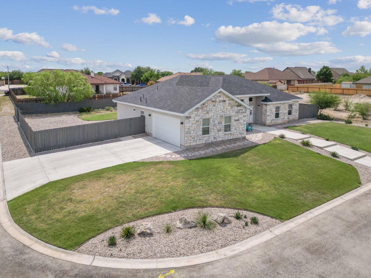 Residential in Del Rio 3