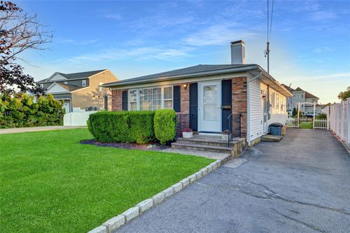 138 Sequams Ln E, West Islip, NY, 11795-4508 | Card Image