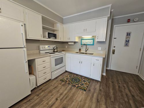 401 Hillside Dr N, North Myrtle Beach, SC, 29582-2950 | Card Image