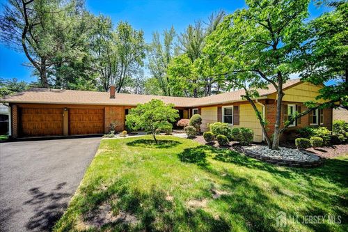 28 Morningside Dr, Old Bridge, NJ, 08857-2733 | Card Image