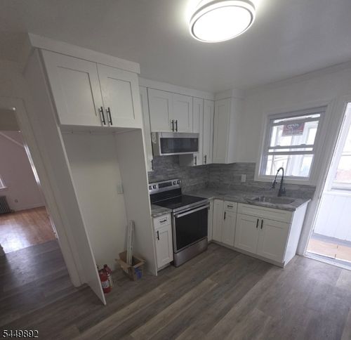 83 Mount Pleasant Ave, Woodland Park, NJ, 07424-2837 | Card Image