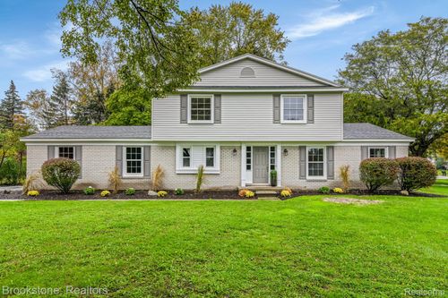 165 Woodedge Dr, Bloomfield Hills, MI, 48304-1780 | Card Image