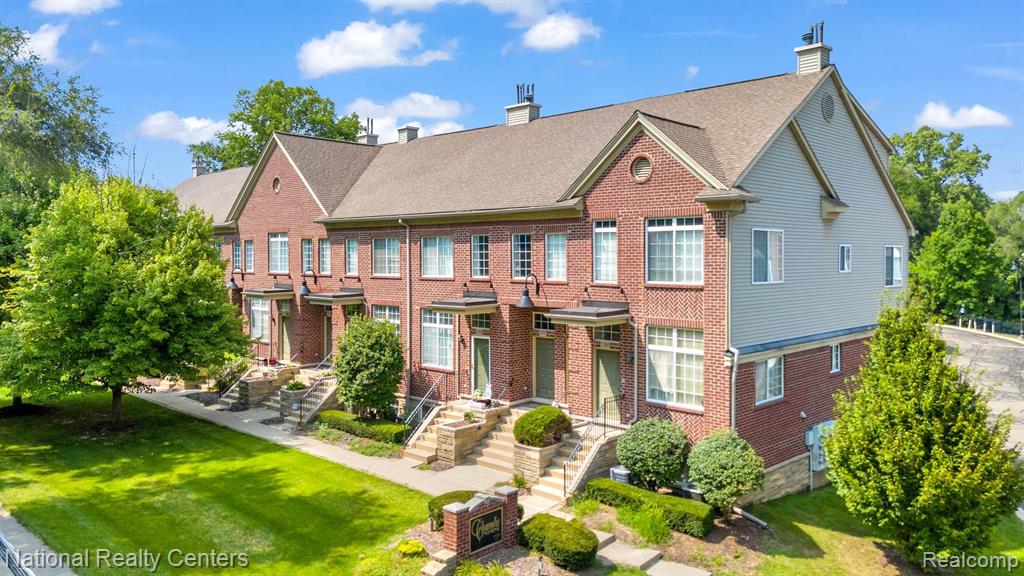 Crimson Way, Walled Lake, MI 48390