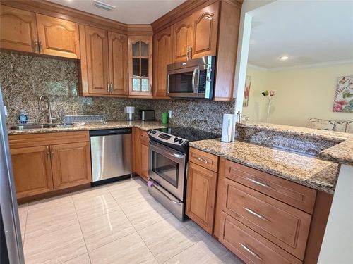 apt-401-13550 Sw 6th Ct, Pembroke Pines, FL, 33027-1626 | Card Image