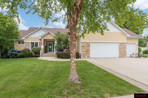 216 Rosewood Dr, Mankato, MN, 56001-5129 | Card Image
