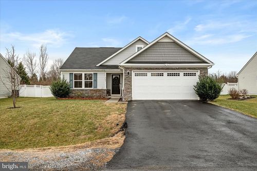 746 Switchgrass Ct, BUNKER HILL, WV, 25413-1128 | Card Image