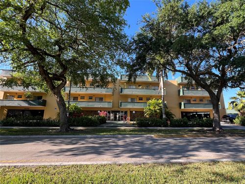 apt-3r-1975 Ne 135th St, North Miami, FL, 33181-2141 | Card Image