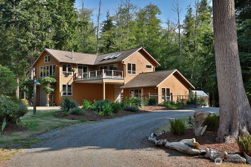 381 Lake Hancock Dr, Coupeville, WA, 98239-9660 | Card Image