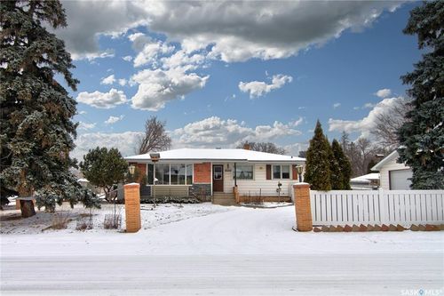 4550 2nd Ave, Regina, SK, S4T0B5 | Card Image