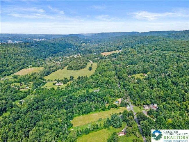 1553 Middle Rd, House other with 4 bedrooms, 5 bathrooms and null parking in Stroudsburg PA | Image 20