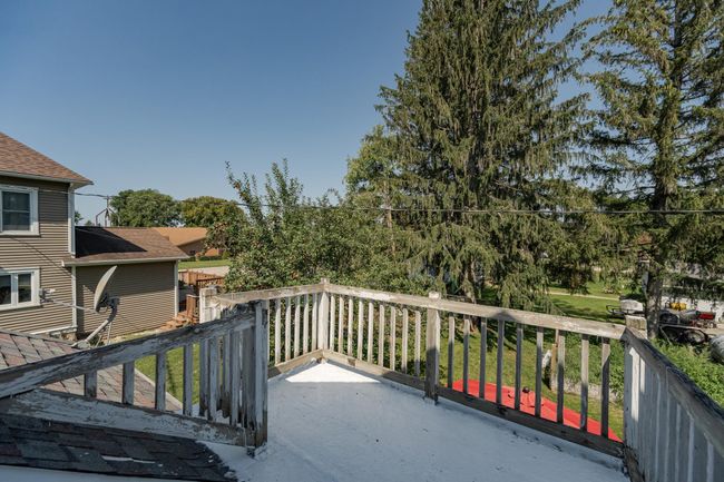 Balcony | Image 32