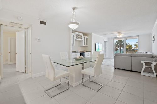 305e-1051 Hillsboro Mile, Hillsboro Beach, FL, 33062-2122 | Card Image