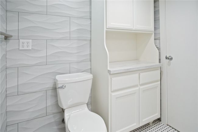 Master Bathroom | Image 40