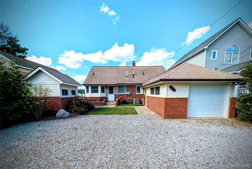 2525 Davista Dr, Highland, MI, 48356-1623 | Card Image