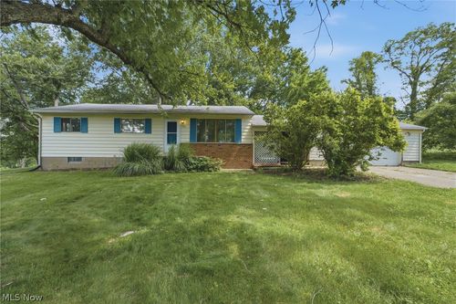 1965 Koons Rd, Green, OH, 44720-1325 | Card Image