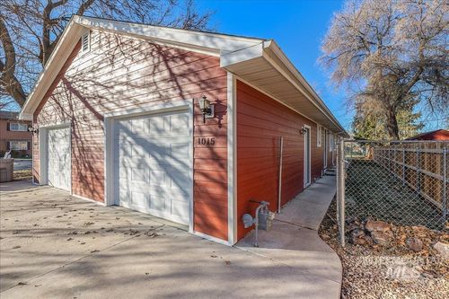1015 S Ivy St, Nampa, ID, 83686-5828 | Card Image