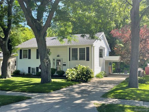 2852 Maple St, Port Huron, MI, 48060-2106 | Card Image