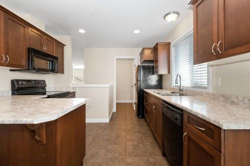 46151 Third Ave, Chilliwack, BC, V2P1R7 | Card Image