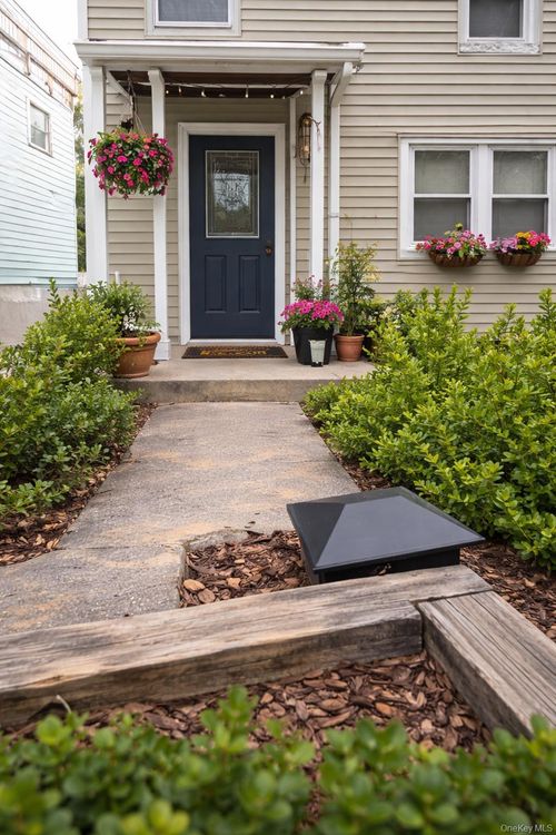 156 N Clinton Street, Poughkeepsie, NY, 12601 | Card Image