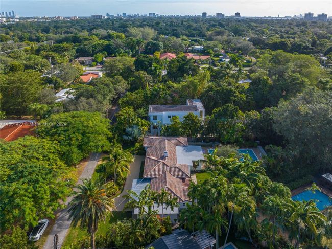 558 Ne 118th St, House other with 4 bedrooms, 3 bathrooms and null parking in Biscayne Park FL | Image 83