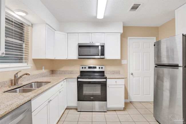913 Bartow Ave, House other with 4 bedrooms, 2 bathrooms and null parking in PENSACOLA FL | Image 5