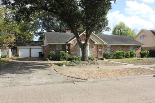 2215 Peach Ln, Pasadena, TX, 77502-4033 | Card Image