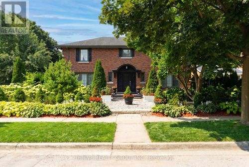 1067 Lombardo Ave, London, ON, N6A2X9 | Card Image