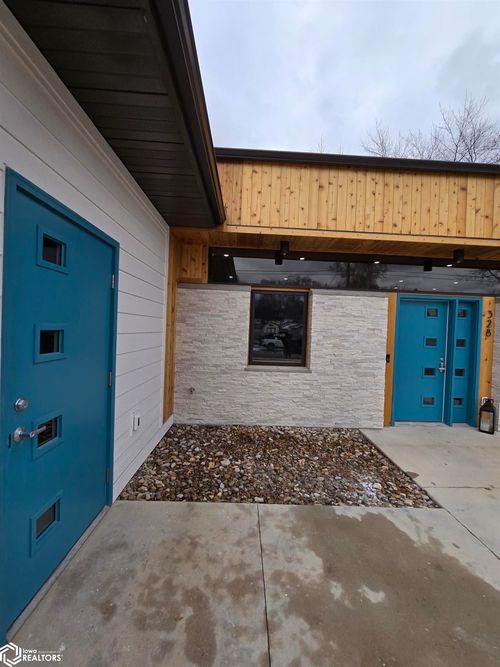 328 N 6th St, Oskaloosa, IA, 52577-2931 | Card Image