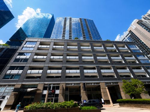 2706-240 E Illinois Street, Chicago, IL, 60611 | Card Image