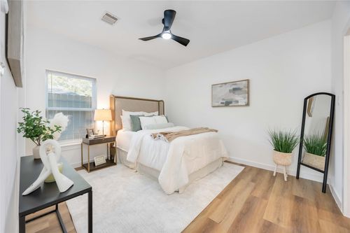 5811 Senior St, Houston, TX, 77016-4262 | Card Image