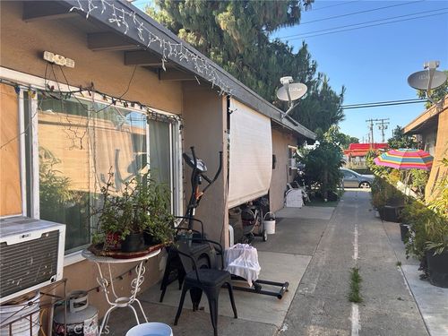 2718 W Mcfadden Ave, Santa Ana, CA, 92704-2832 | Card Image