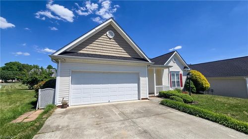 4001 Parkview Ct, Winston Salem, NC, 27127-7389 | Card Image