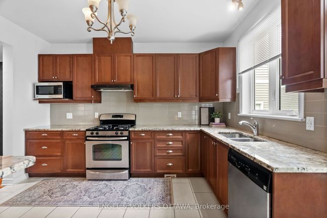 182 Meandering Brook Dr, House attached with 4 bedrooms, 4 bathrooms and 2 parking in Gloucester ON | Image 16