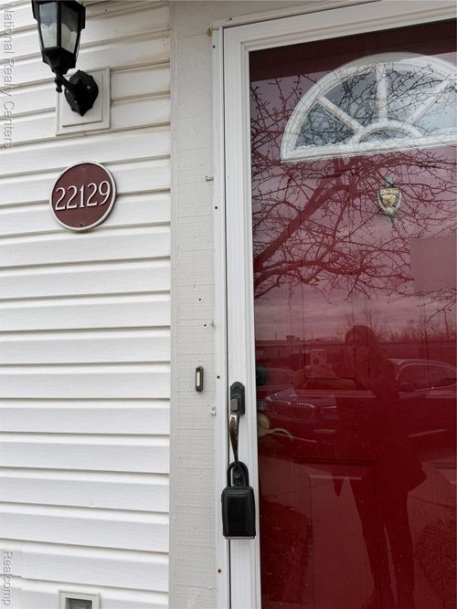 22129 Atlantic Pointe, Farmington Hills, MI, 48336-4327 | Card Image