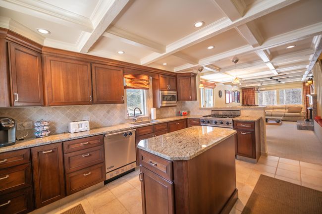 29A Maple Hill Loop, Condo with 3 bedrooms, 4 bathrooms and null parking in West Dover VT | Image 6