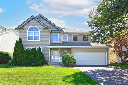 196 Cranberry Ct, Huntingtn Sta, NY, 11747-8702 | Card Image