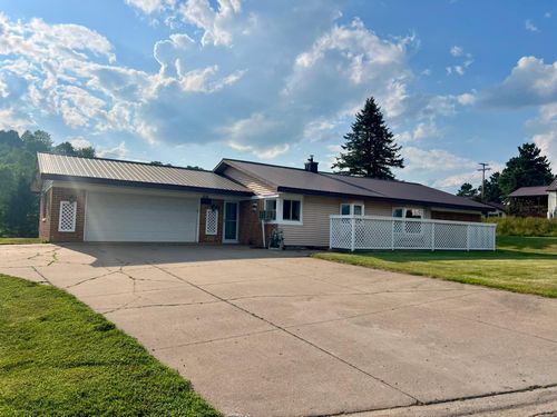 616 E 1st St, Caspian, MI, 49915-5132 | Card Image