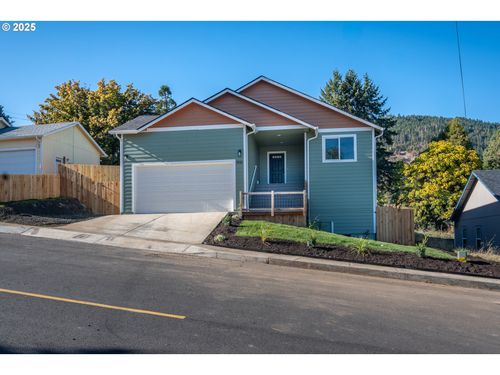 910 Ne Leon Ave, Myrtle Creek, OR, 97457-9674 | Card Image