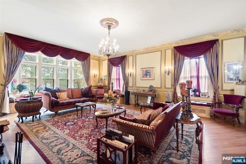 90 Gregory Ave, West Orange, NJ, 07052-4713 | Card Image