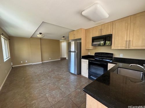 2814 Henry St, Honolulu, HI, 96817-1143 | Card Image