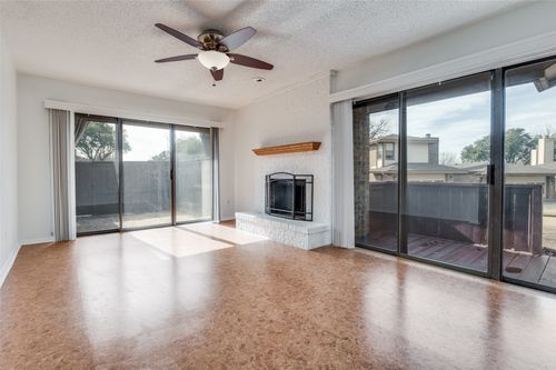 18 Park Ln, Bedford, TX, 76021-5609 | Card Image